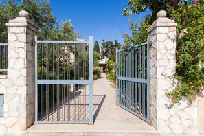 Property grounds - Conchiglia Studio on the beach (Cortigliolo)