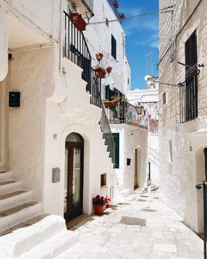 Exterior - Breathtaking view from the balcony, pool front house, free parking, beach at 8'  (Ostuni)