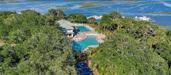 Hilton Head/Bluffton SC Salt Marsh Cottage in Moss Creek Beautiful, tennis, golf