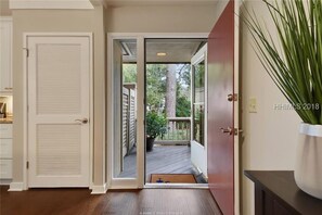 Interior - Hilton Head/Bluffton SC Salt Marsh Cottage in Moss Creek Beautiful, tennis, golf (Hilton Head Island)