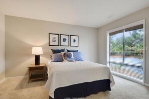 2 bedrooms, iron/ironing board, WiFi, bed sheets - Hilton Head/Bluffton SC Salt Marsh Cottage in Moss Creek Beautiful, tennis, golf (Hilton Head Island)