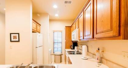 Stonebridge Golf Front Walkout Condo with Outdoor Pool close to Silver Dollar CI