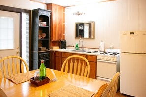 Fridge, microwave, oven, coffee/tea maker