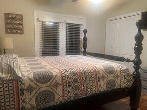 4 bedrooms, free WiFi, bed sheets, wheelchair access