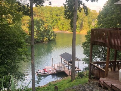 Waterfront-Large Dock-Quiet Cove- Minutes to Drifters-Bridgewater Marina