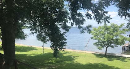 Lakeside Cottage - Open for July 4th Weekend!!