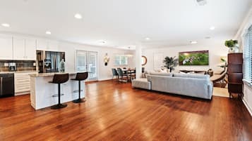 TV, lareira, escritórios