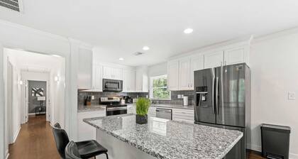 World Cup•Pool•Sleeps 10•Airport,Stadium