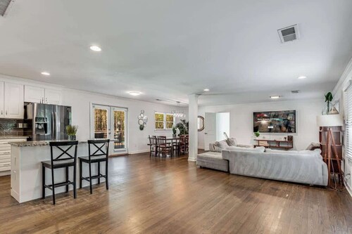 ATL airport pool villa, sleeps 10