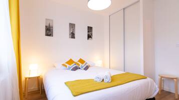 3 chambres, coffres-forts dans les chambres, fer et planche à repasser