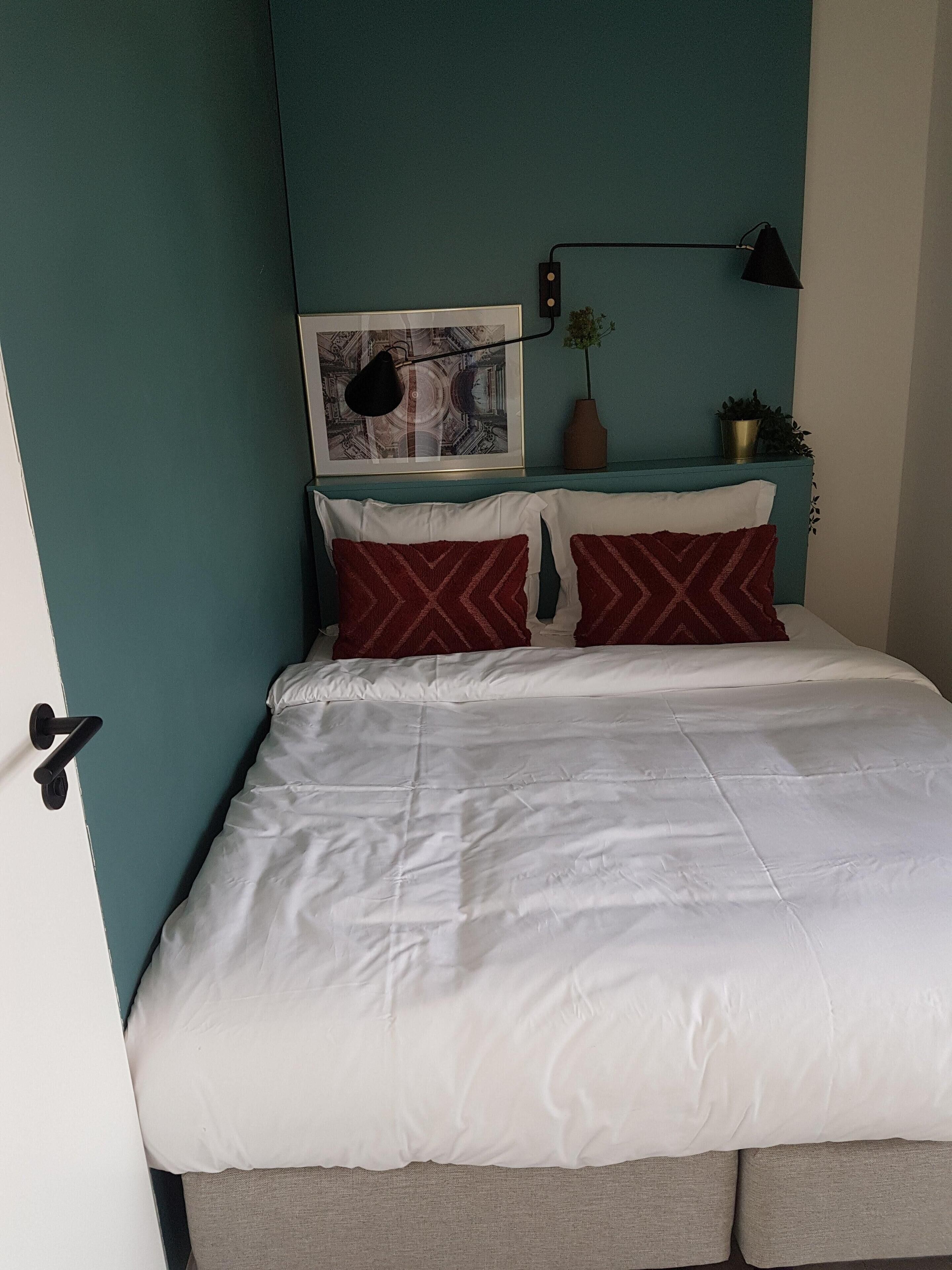 2 bedrooms, desk, WiFi