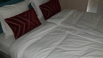 2 slaapkamers, een bureau, wifi