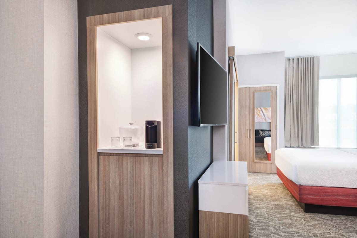 pillow-top beds, desk, iron/ironing board, free cots/infant beds