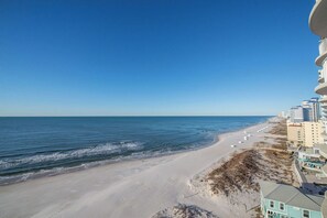 On the beach - Gulf Front ~ 1BR 2BA + Bunks ~ 12th Floor ~ Keyless Entry ~ GulfShoresByOwner (Gulf Shores)