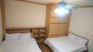 Quadruple Room | Desk, blackout drapes, free WiFi, bed sheets