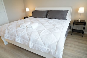 3 habitaciones, tabla de planchar con plancha, cuna de viaje y wifi