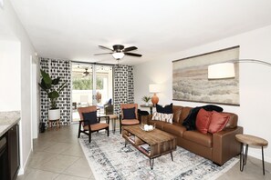 TV, fireplace, ping pong, books