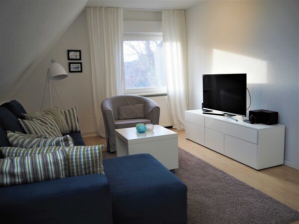 TV - Apartment - Apartment "Your favorite place", 15201 (Leer (Ostfriesland))