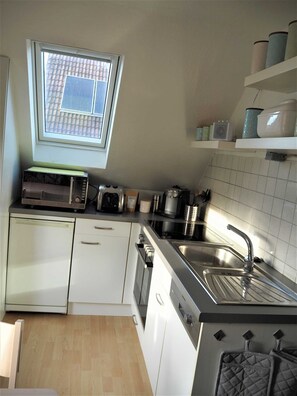 Fridge, microwave, oven, dishwasher - Apartment - Apartment "Your favorite place", 15201 (Leer (Ostfriesland))