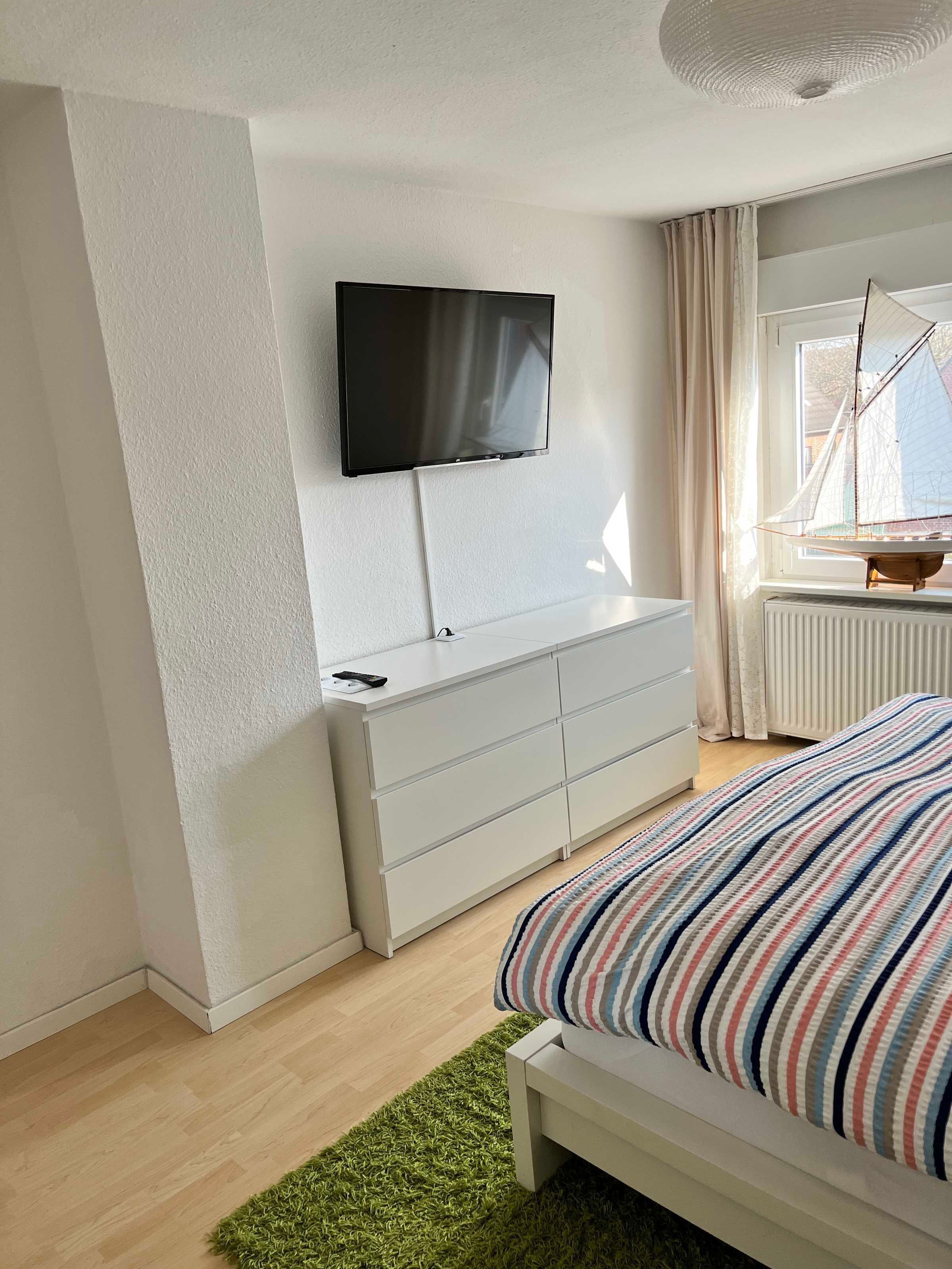 2 Schlafzimmer, Schreibtisch, Reisekinderbett, WLAN