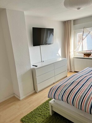 2 habitaciones, escritorio, cuna de viaje y wifi 