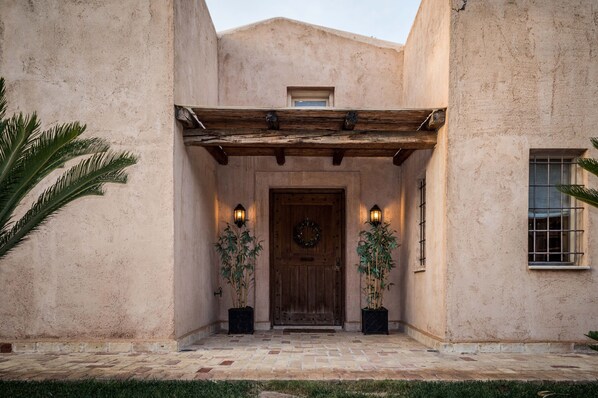 Exterior detail - Summer Breeze (Villa 2 minutes walk from the sea) (Sounio)