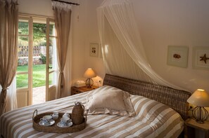 4 bedrooms, iron/ironing board