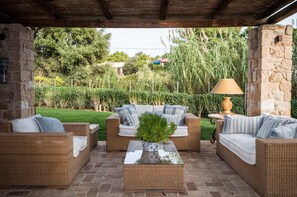 Terrace/patio - Summer Breeze (Villa 2 minutes walk from the sea) (Sounio)