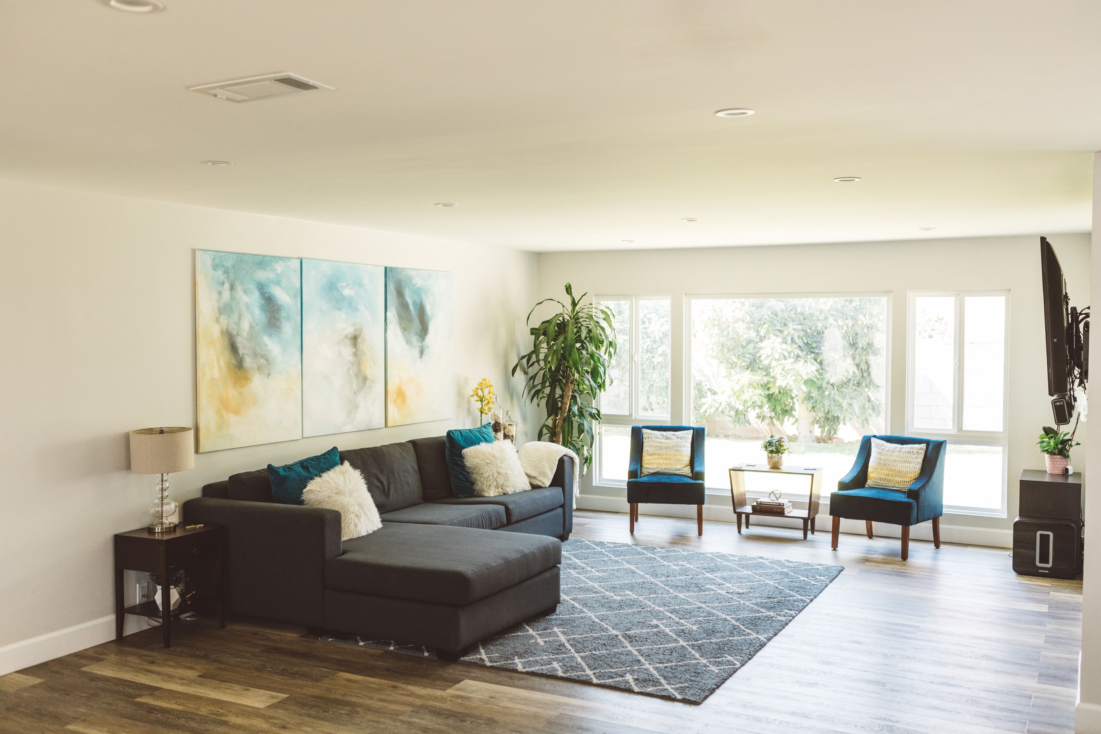 Open living space close to the beach and Disneyland