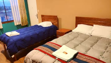 4 makuuhuonetta, silitysrauta/-lauta, ilmainen Wi-Fi, vuodevaatteet