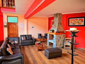 Televisor intel·ligent, llar de foc i estèreo 