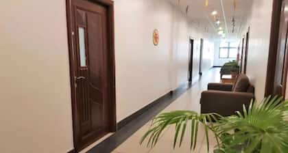 Tungi Colonnade Hotel