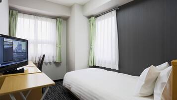 1 bedroom, desk, blackout drapes, free WiFi