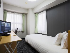 書桌、遮光窗簾/窗簾、免費 Wi-Fi、床單