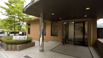 Mặt tiền nơi lưu trú