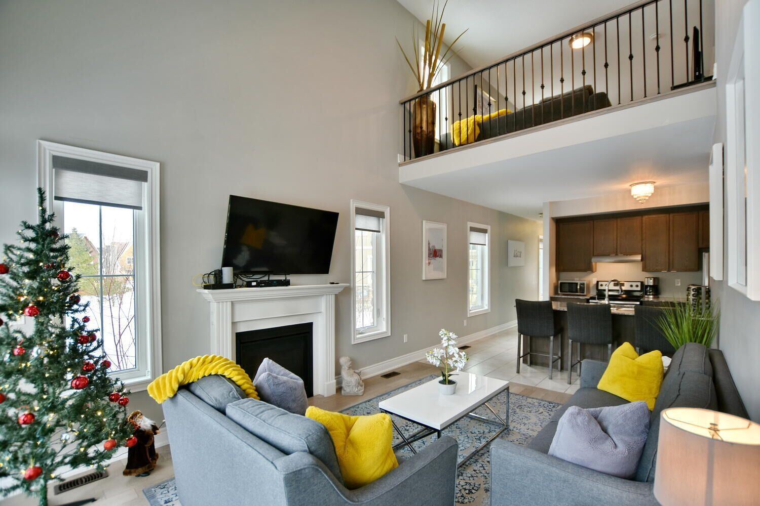 TV connectée, cheminée, chaîne hi-fi