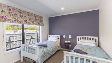 4 slaapkamers, een strijkplank/strijkijzer, gratis wifi, beddengoed