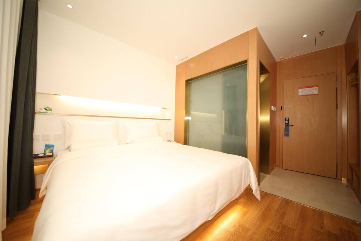 Desk, blackout curtains, free WiFi, bed sheets