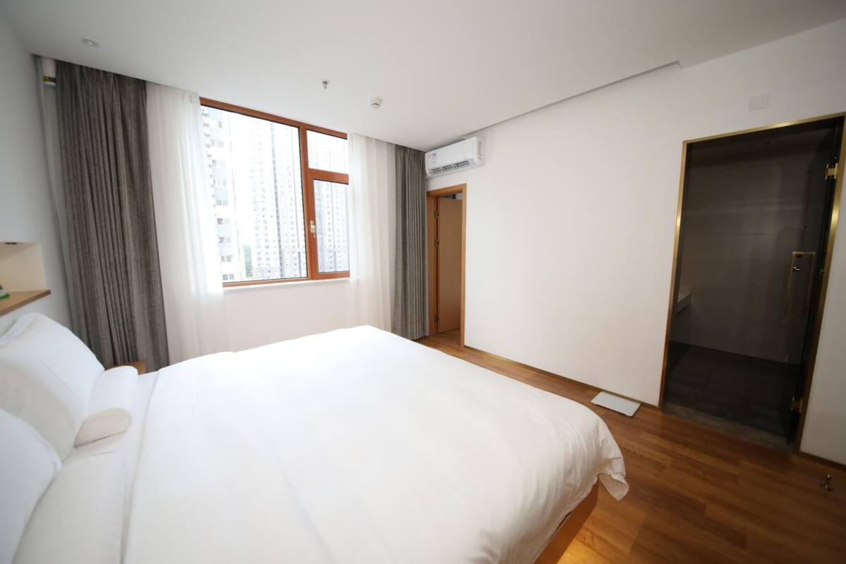 Desk, blackout curtains, free WiFi, bed sheets