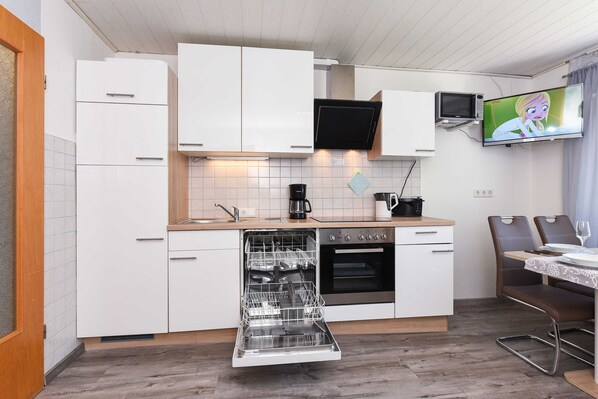 Køleskab, mikrobølgeovn, ovn, opvaskemaskine