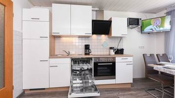 Kühlschrank, Mikrowelle, Ofen, Geschirrspüler