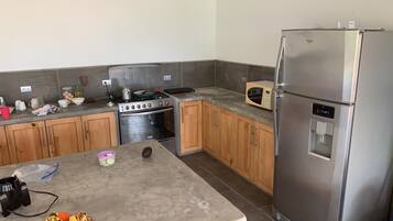 Rumah Keluarga, 2 kamar tidur, Bebas Asap Rokok | Dapur pribadi | Lemari es besar, microwave, oven, dan kompor