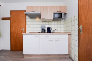 Kühlschrank, Mikrowelle, Hochstuhl