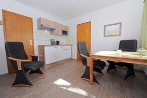 Unclassified image, 4 of 15, button - Apartment 7 - House Heeren (Esens)