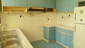 Lemari es dan microwave