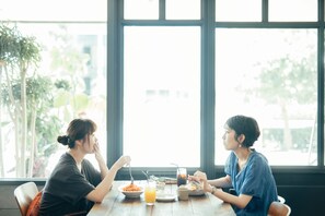 2 restauranter: frokost, lunsj og middag serveres