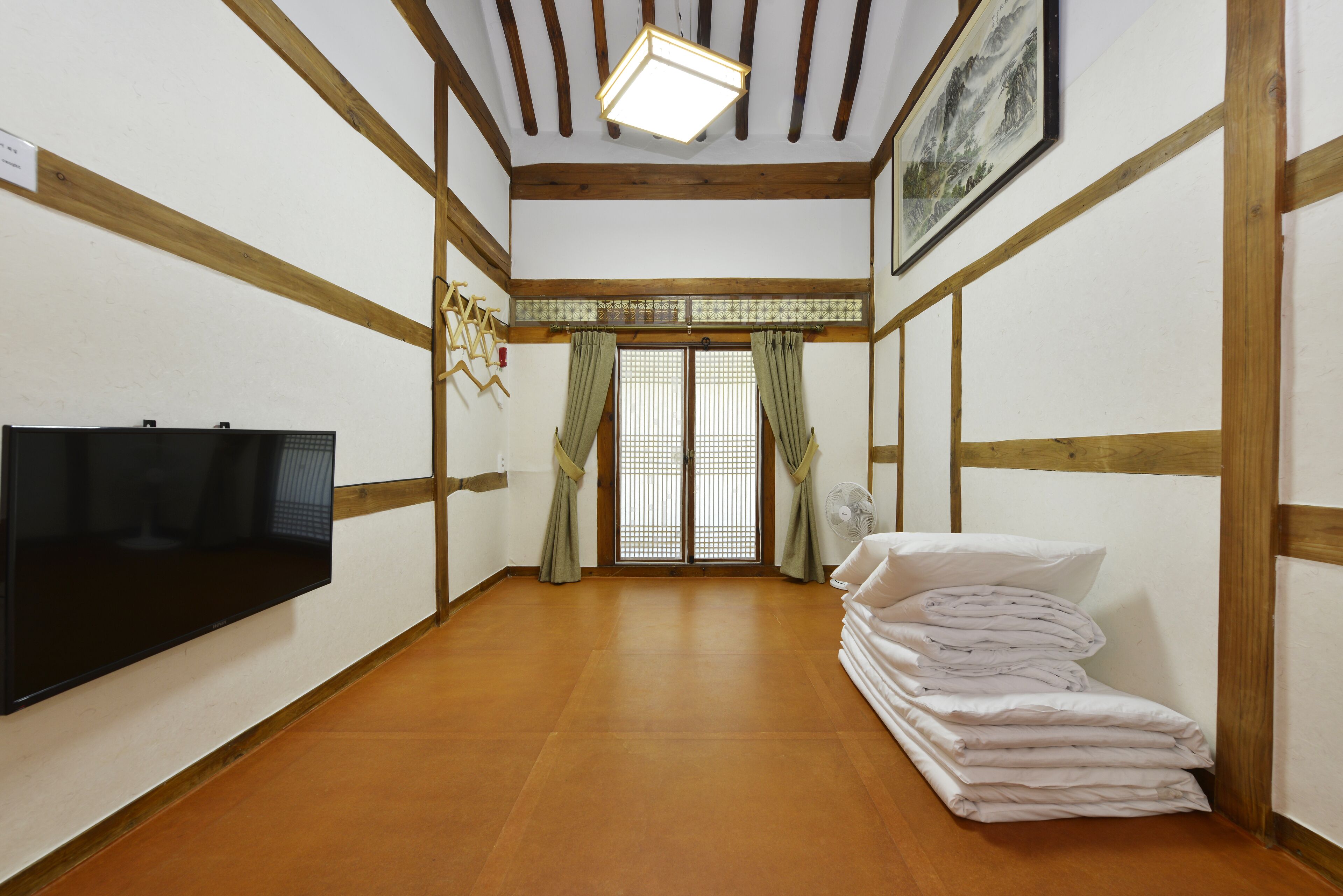 Premium bedding, Tempur-Pedic beds, soundproofing, free WiFi