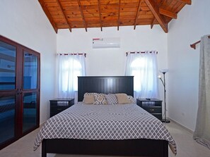 7 chambres, coffre-fort, système d’insonorisation