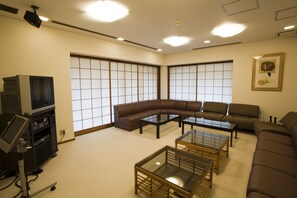 Karaoke room - Shiki Resorts Atami Seiseiso (Atami)