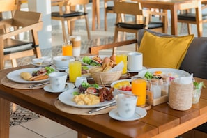 Daily buffet breakfast for a fee
